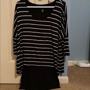 White House Black Market size medium top